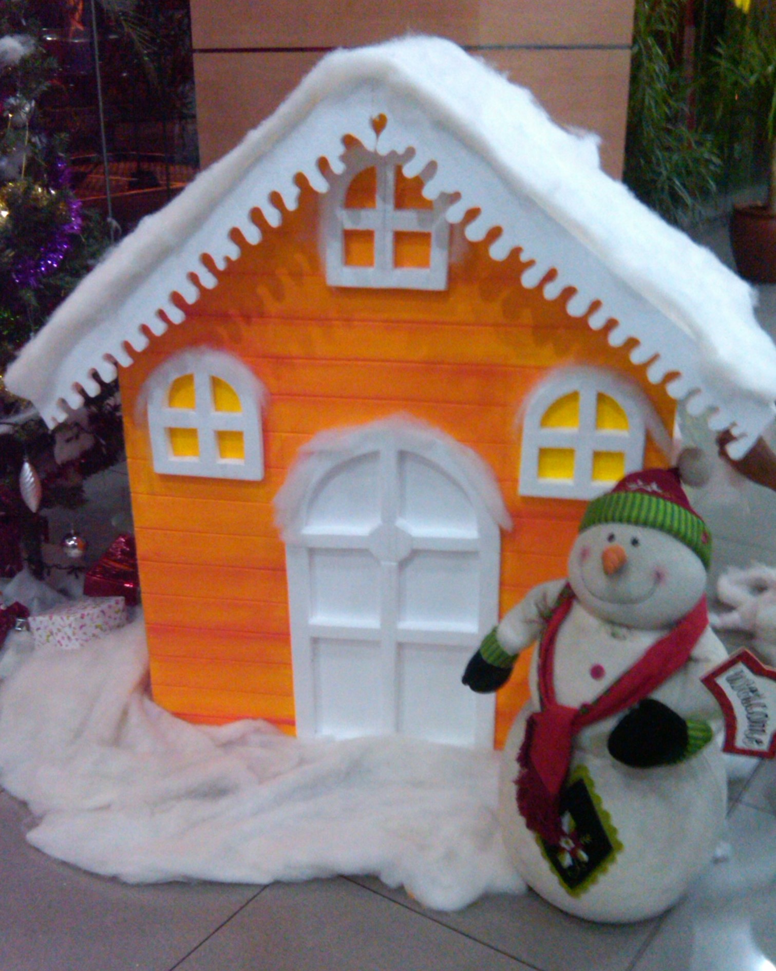  Dekorasi  Natal  Di  Gedung  1 Properti Styrofoam